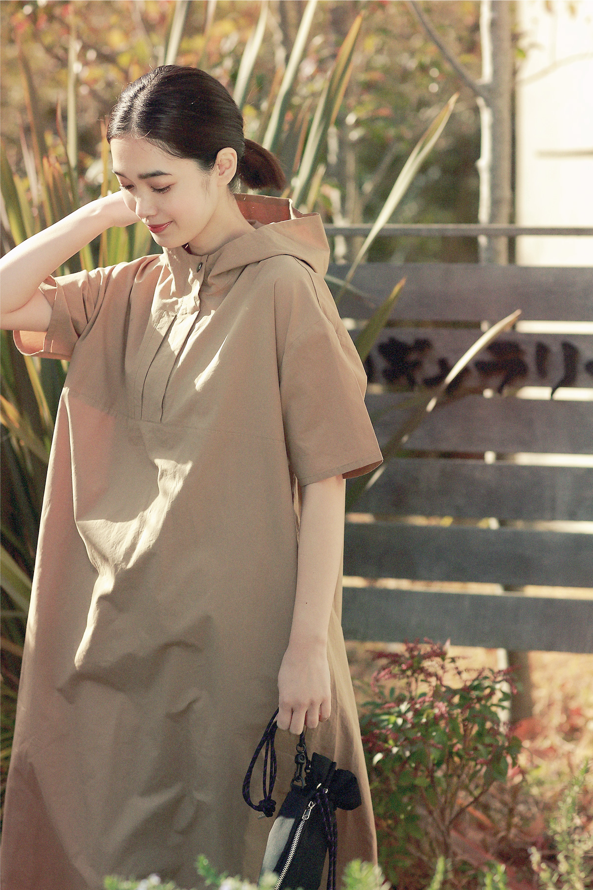 ワンピースの女性モデル写真